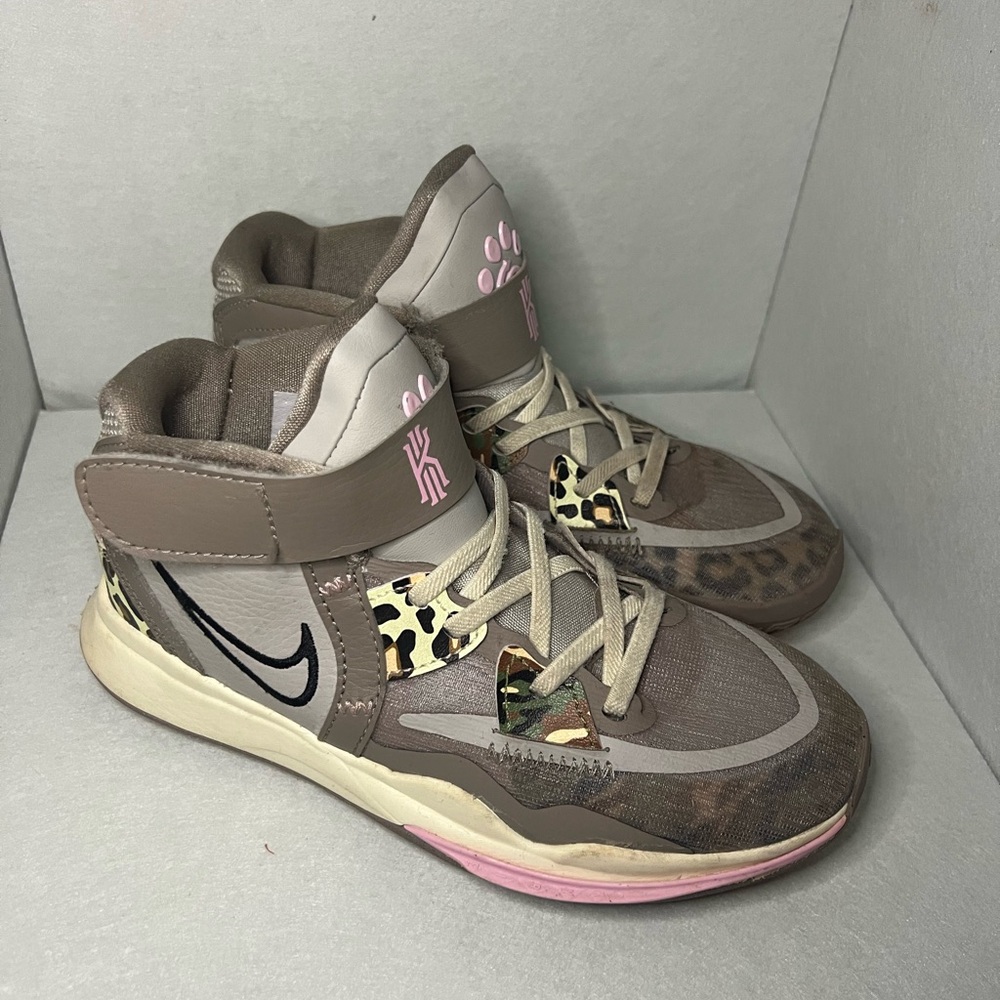 Nike Kyrie Infinity
Leopard Camo (GS) Size 1